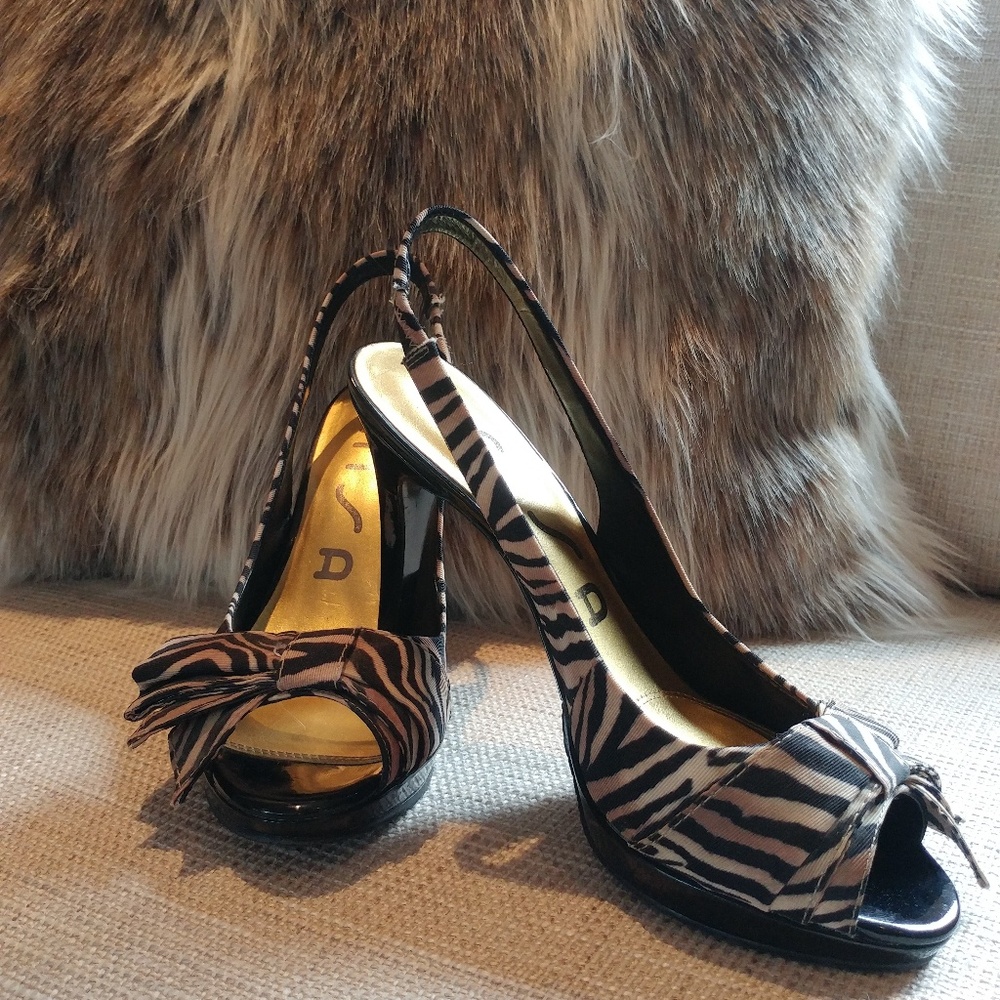 Unisa Tiger Stripe Slingback SIZE 7.5